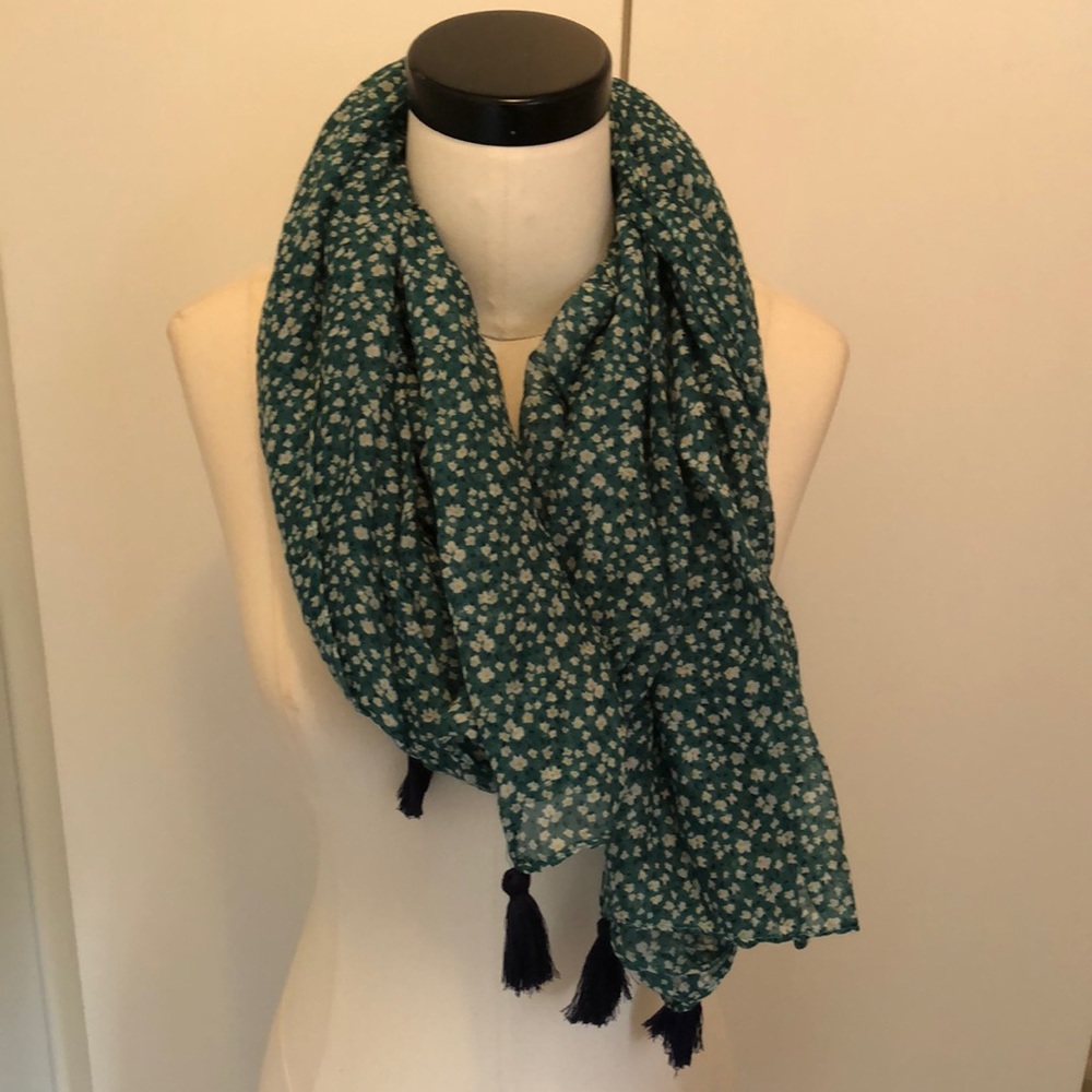 NEW WITH TAGS! Green Lightweight Small Floral Print Scarf with Tassels